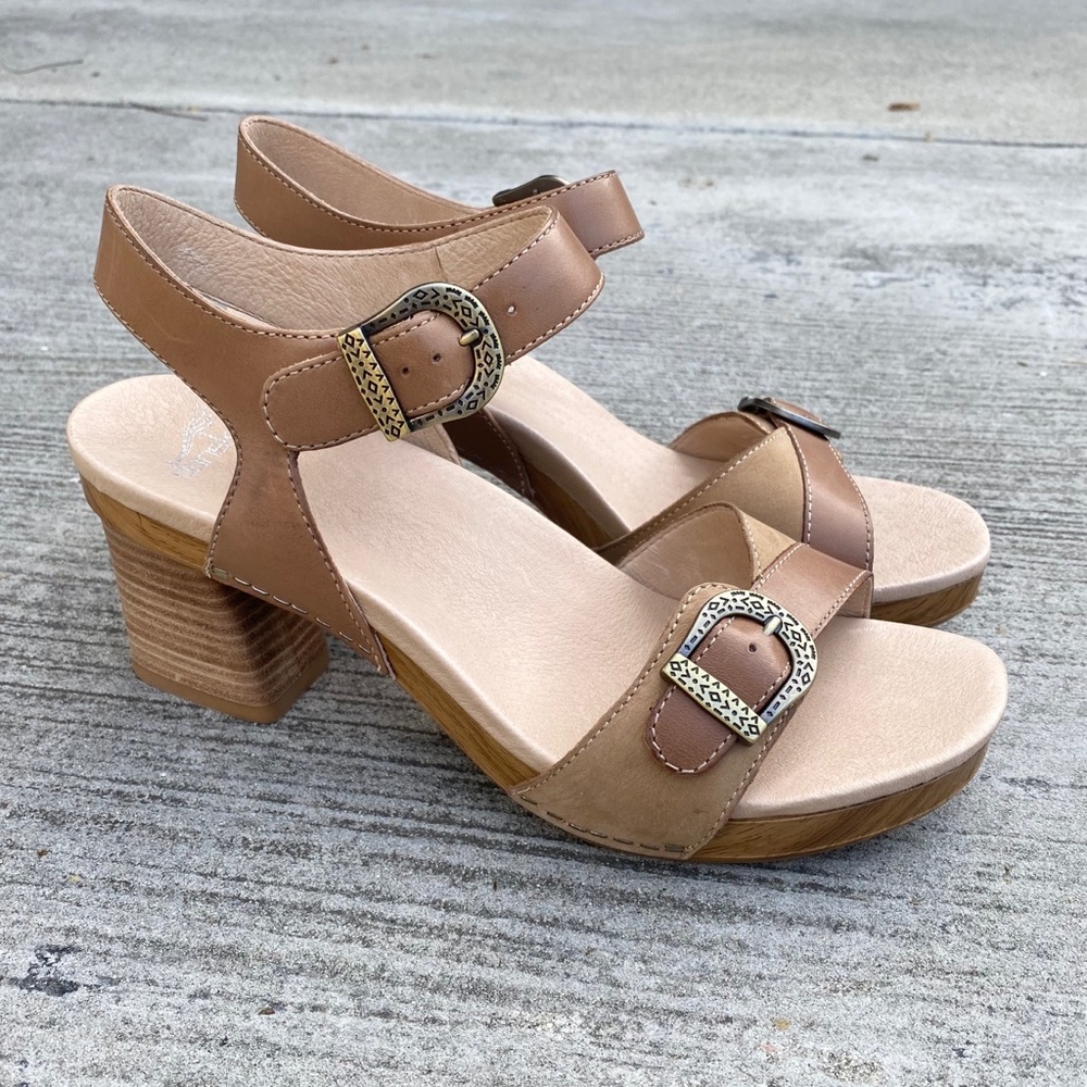 New Dansko 40 Tan Anna Buckle Sandals Block Heel - Picture 3 of 7
